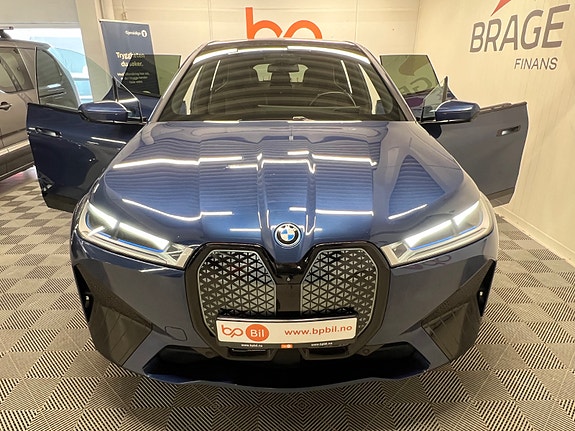 BMW iX 15 of 30