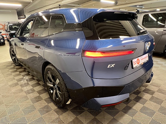 BMW iX 12 of 30