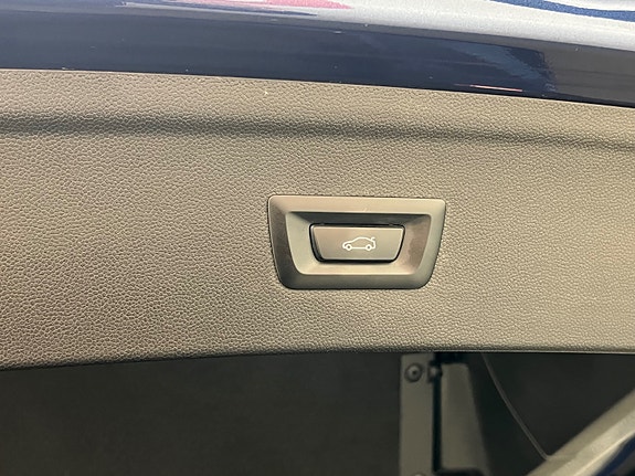 BMW iX 10 of 30