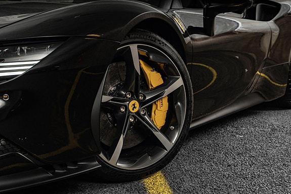 Ferrari SF90 Spider 22 of 30