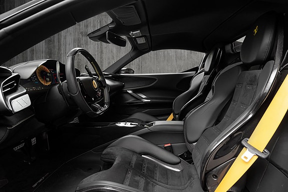 Ferrari SF90 Spider 26 of 30