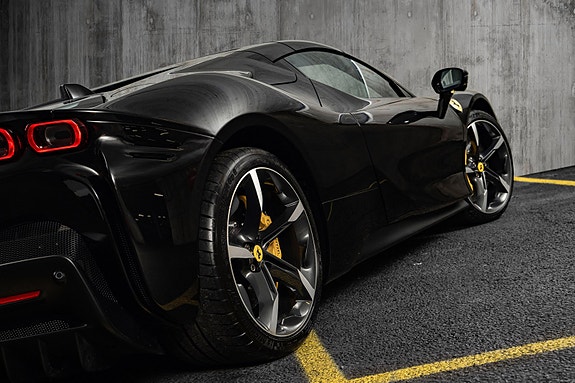 Ferrari SF90 Spider 15 of 30