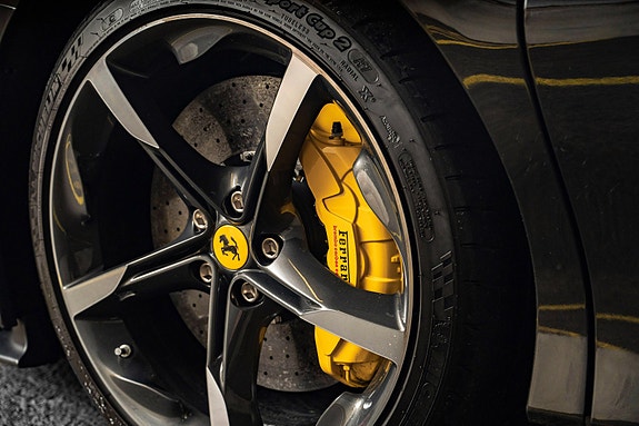 Ferrari SF90 Spider 24 of 30