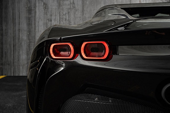 Ferrari SF90 Spider 13 of 30