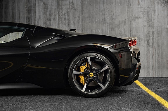 Ferrari SF90 Spider 21 of 30