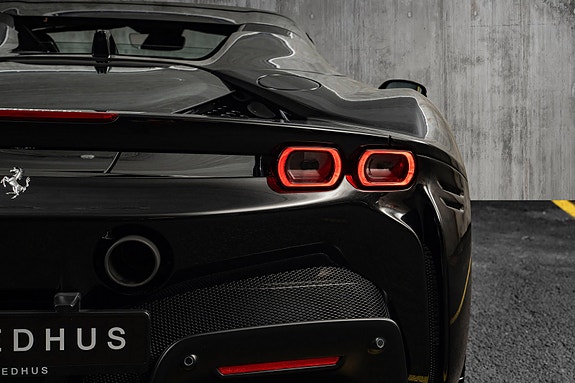 Ferrari SF90 Spider 12 of 30
