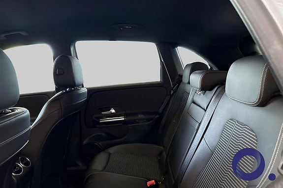 Mercedes-Benz B180 11 of 26