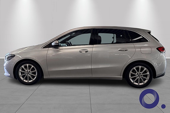 Mercedes-Benz B180 2 of 26