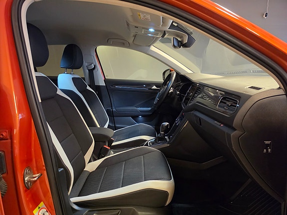 Volkswagen T-Roc 12 of 30