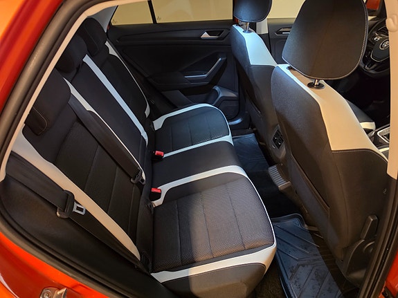 Volkswagen T-Roc 19 of 30