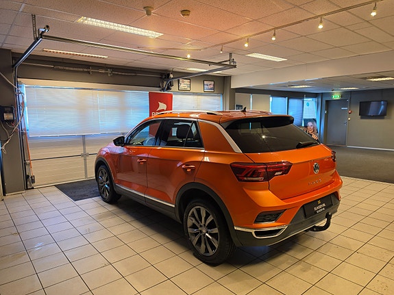 Volkswagen T-Roc 7 of 30