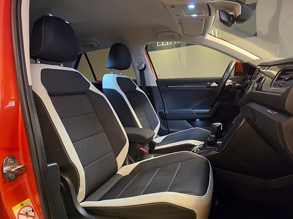 Volkswagen T-Roc 13 of 30