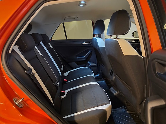 Volkswagen T-Roc 18 of 30