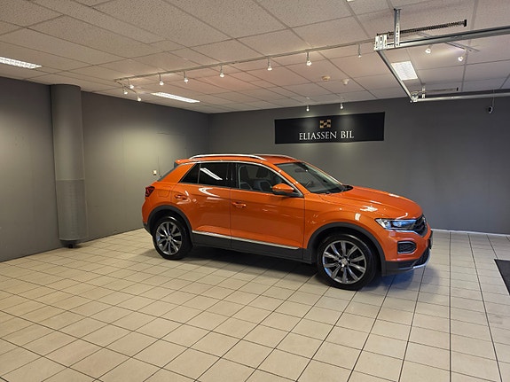 Volkswagen T-Roc 3 of 30
