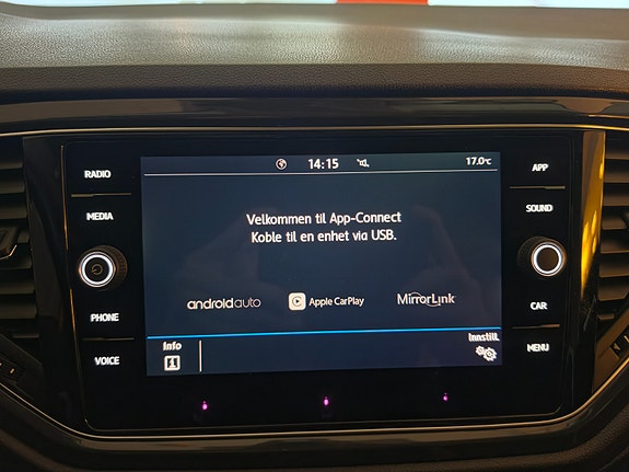 Volkswagen T-Roc 30 of 30