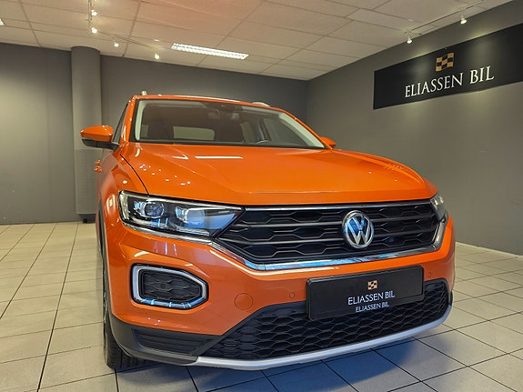 Volkswagen T-Roc 10 of 30