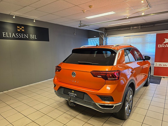 Volkswagen T-Roc 6 of 30