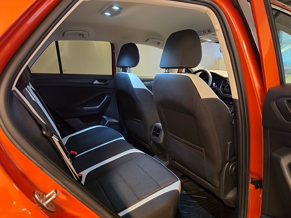 Volkswagen T-Roc 17 of 30