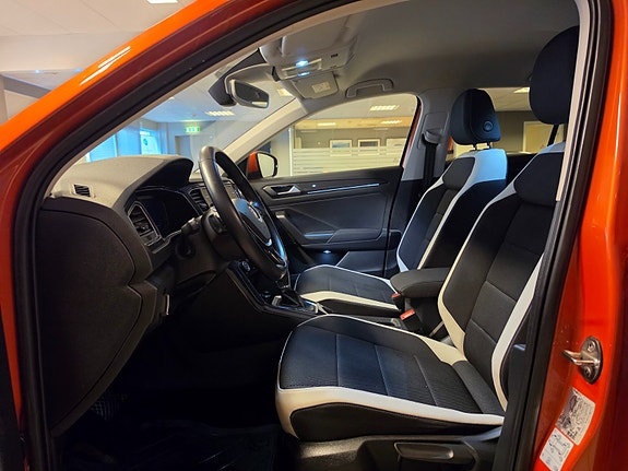 Volkswagen T-Roc 21 of 30