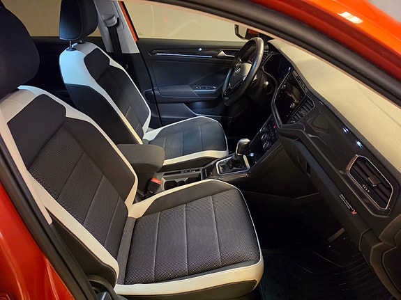 Volkswagen T-Roc 15 of 30