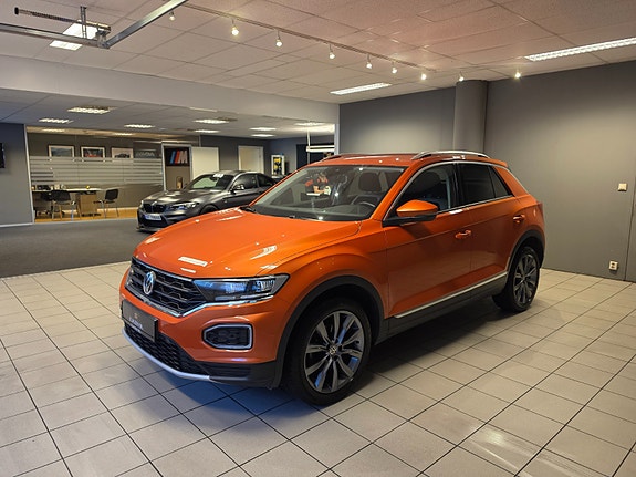 Volkswagen T-Roc 8 of 30