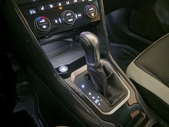 Volkswagen T-Roc 24 of 30