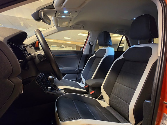 Volkswagen T-Roc 22 of 30