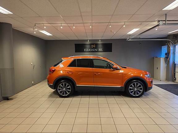 Volkswagen T-Roc 4 of 30