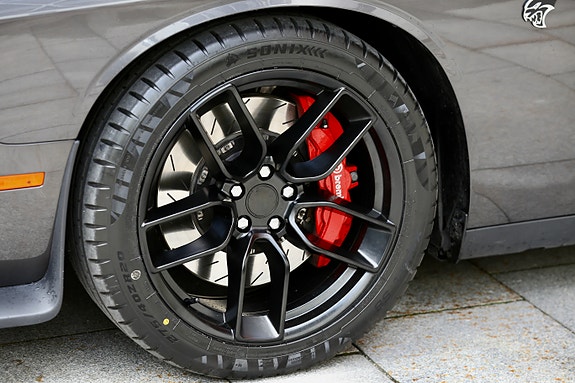 Dodge Challenger 10 of 27