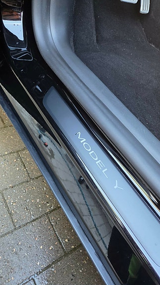 Tesla Model Y 12 of 30