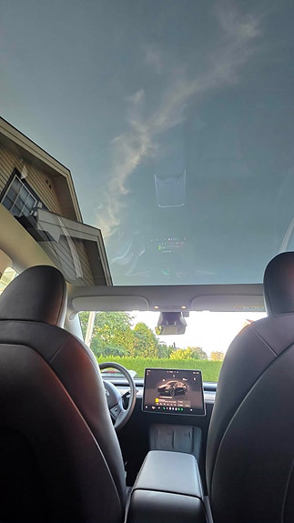 Tesla Model Y 27 of 30
