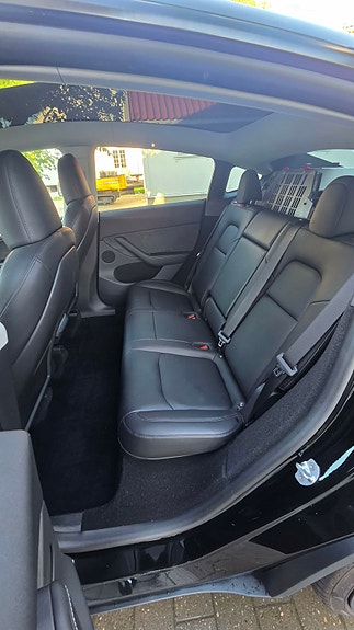 Tesla Model Y 14 of 30