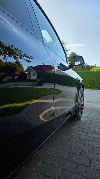 Tesla Model Y 5 of 30
