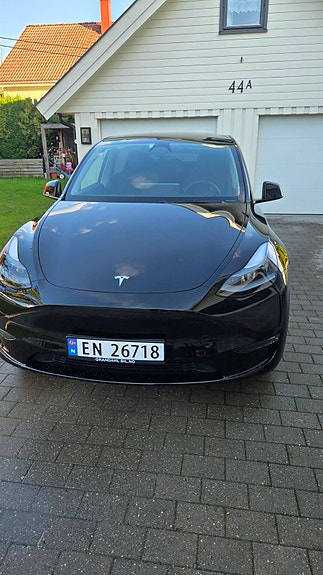 Tesla Model Y 2 of 30