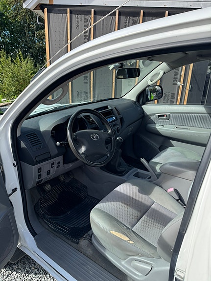 Toyota HiLux 11 of 12