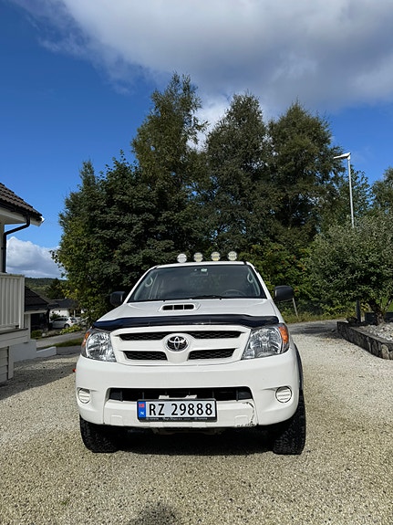 Toyota HiLux 4 of 12