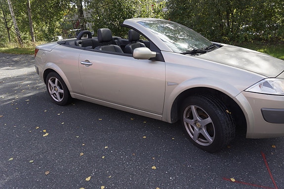 Renault Megane 14 of 16