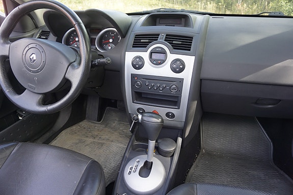 Renault Megane 12 of 16