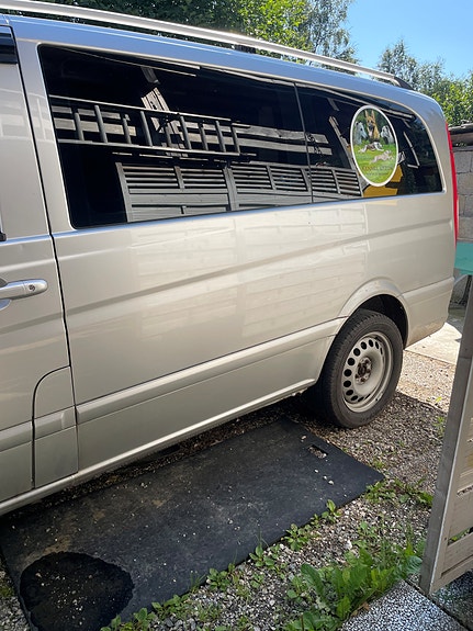 Mercedes-Benz Vito 111 2 of 8