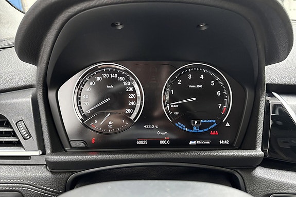 BMW 225xe 13 of 29