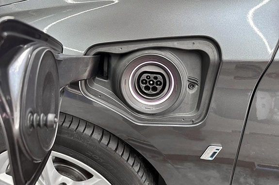 BMW 225xe 9 of 29