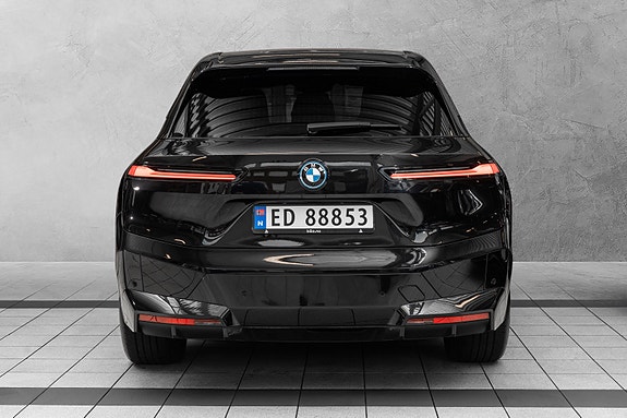 BMW iX 5 of 30