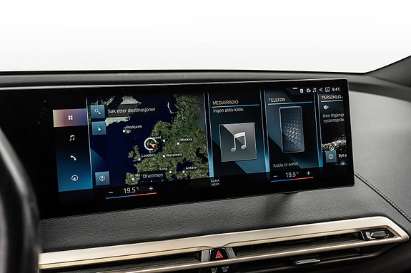 BMW iX 23 of 30