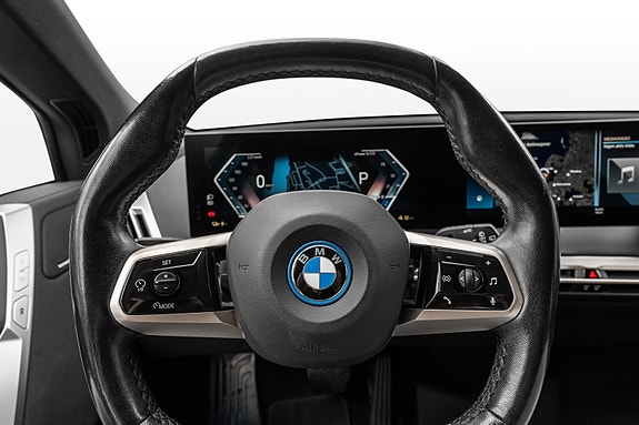 BMW iX 20 of 30