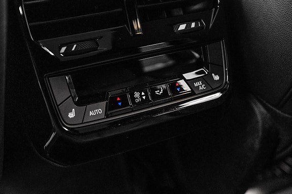 BMW iX 18 of 30