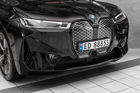 BMW iX 3 of 30