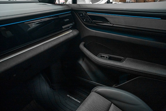 Porsche Macan 25 of 30