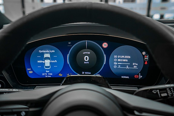 Porsche Macan 18 of 30