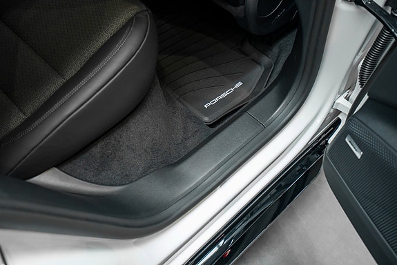 Porsche Macan 29 of 30