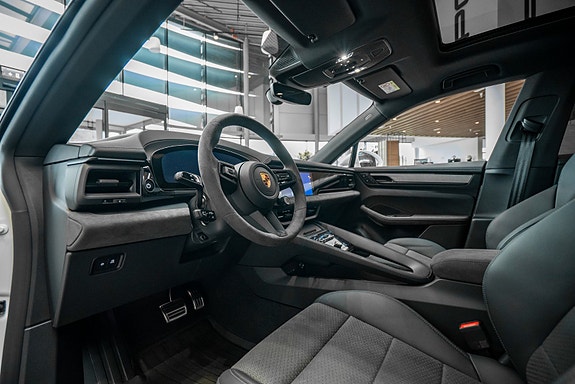 Porsche Macan 13 of 30